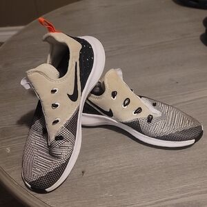Nike Free Athletc Shoes Size 8.5